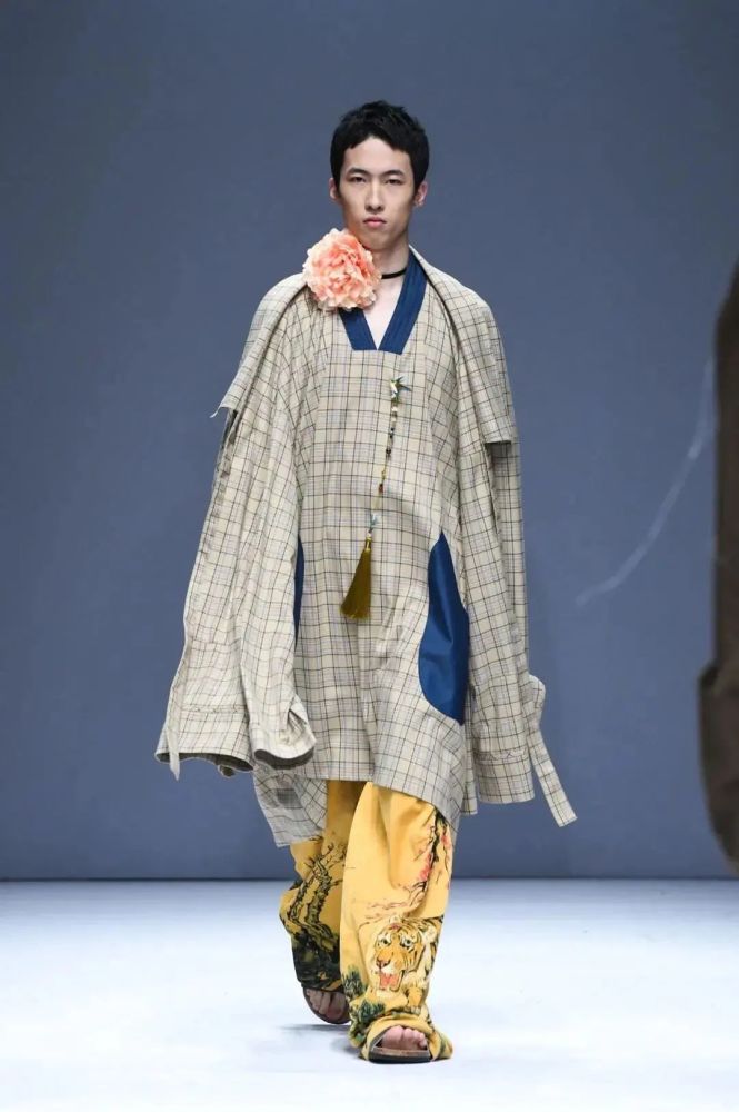 cn本科招生网址:http://zs.zstu.edu.cn咨询电话:0571-868433