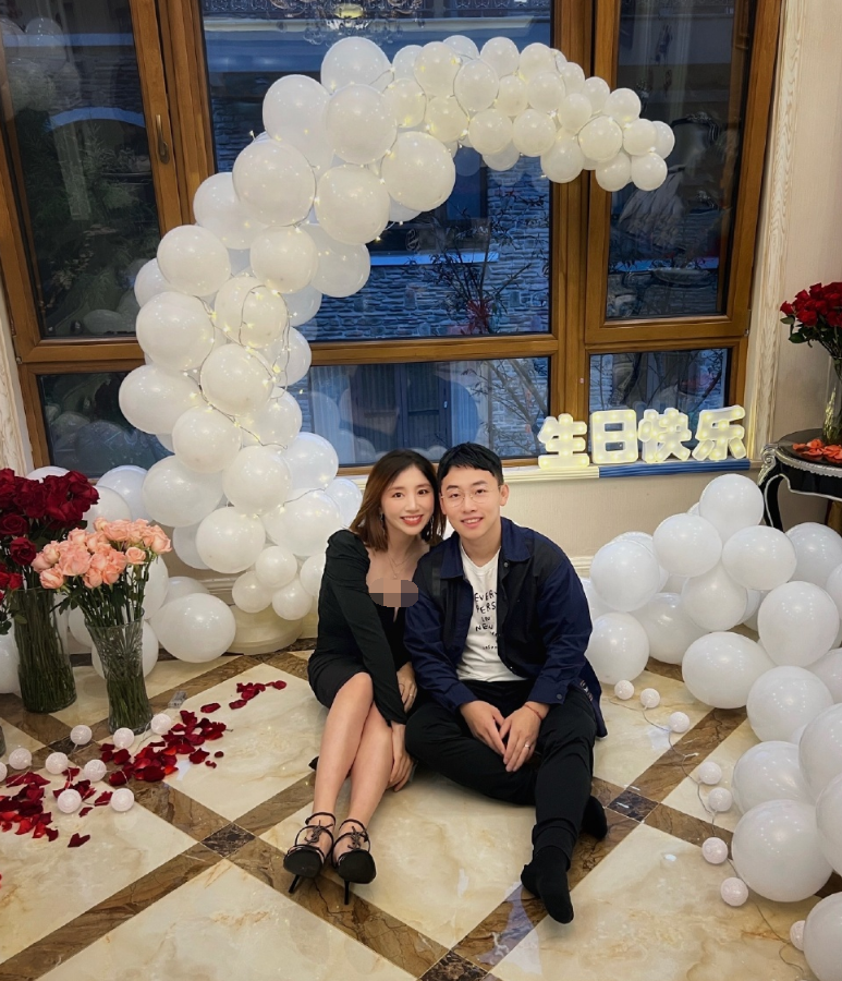邹凯老婆周捷晒孕晚期美照,透露怀孕33周,每天走八千步还喝咖啡