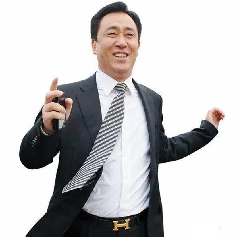 2022年刚开始许家印就收到两个消息太扎心