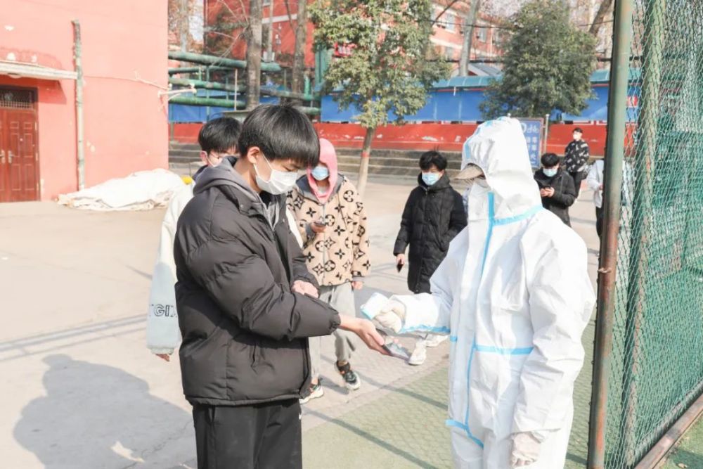 抗疫进行时十丨西安铁道职业学校进行第十轮全员核酸检测
