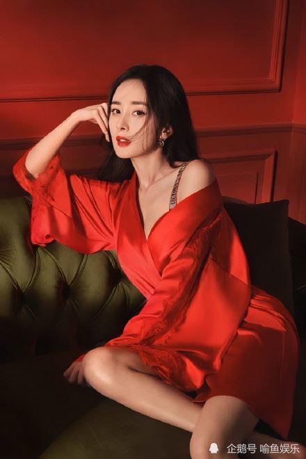 杨幂超性感写真正面全镂空透视马甲维多利亚的秘密最新代言写真