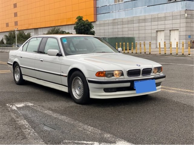 宁车友晒出父亲的宝马l7终生免保养装古斯特同款v12引擎