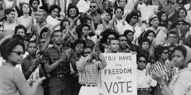 直到1964年美国国会才正式通过民权法案取消了种族隔离制度.