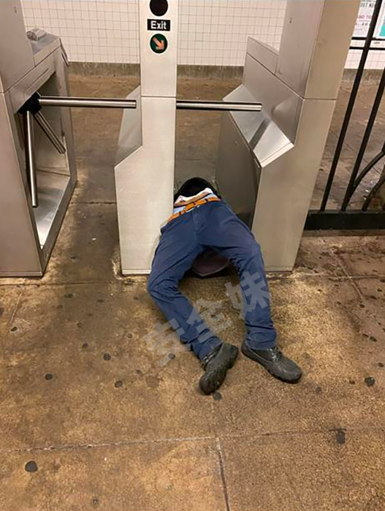 逃票失败,脖子摔断|视频_腾讯新闻