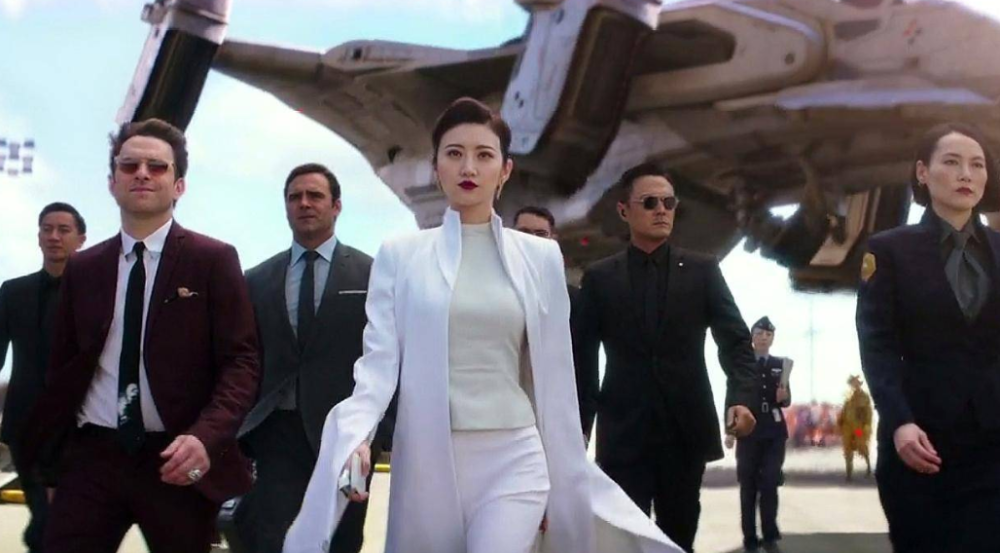 5亿美元,让景甜在《环太平洋》一剧中出演霸气女总裁.