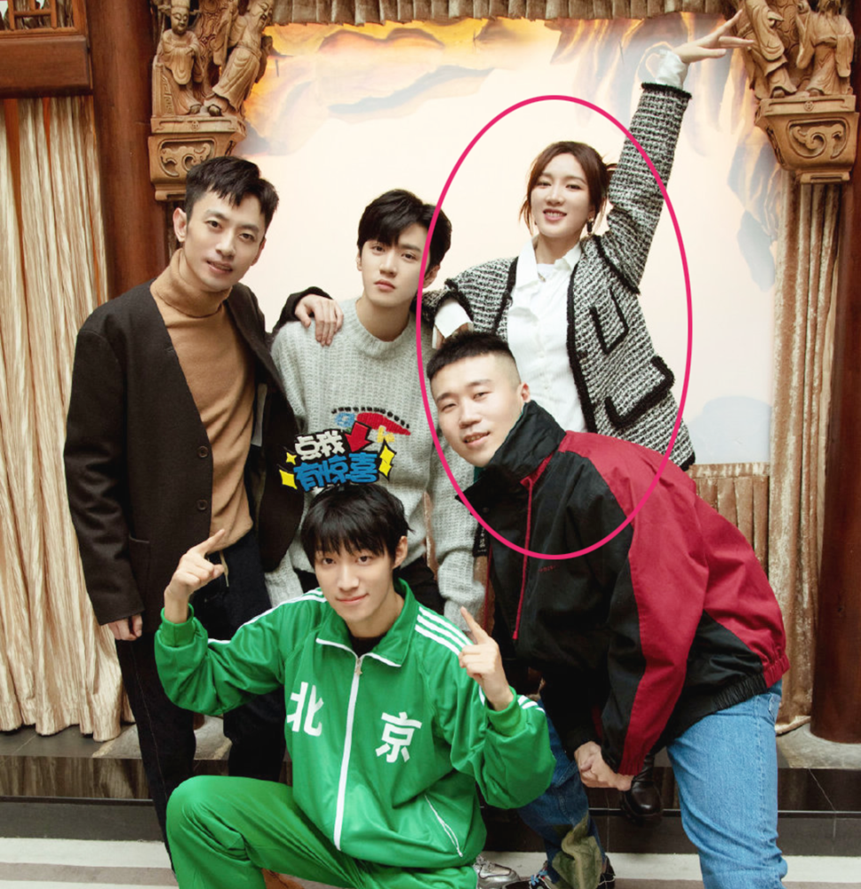 杨九郎的身材在德云社是比较标准的,身高181cm,体重80kg.