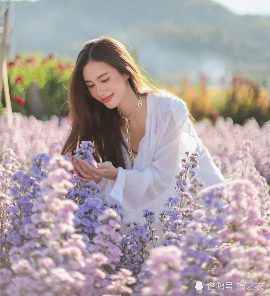 长发飘飘的大美人混血精致的五官美的惊艳绝伦