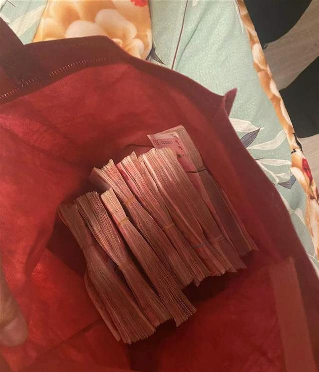 刑拘饭桌上得知朋友车内放有16万现金男子打电话指挥他人进行行窃