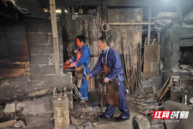 坚守一炉火传承老手艺 老手艺 打铁 黄长清 黄勋