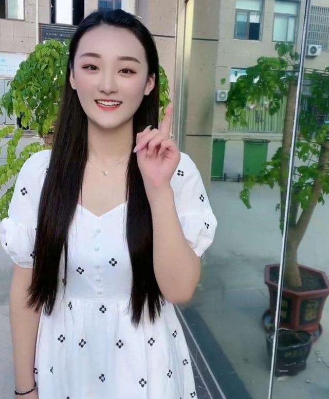 陈亚男表妹身份起底,只是公司员工,已离职,曾曝姐姐被"绑架"_腾讯新闻