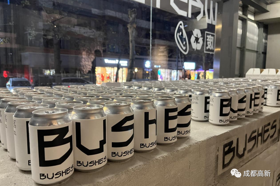 玉林小酒馆旁bushes惊艳亮相