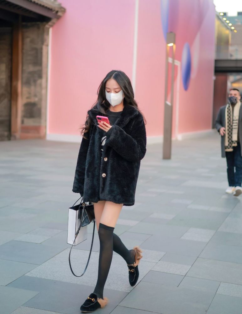 谁说穿“毛衣开衫”土气？掌握这些技巧，你就是下一个时尚女王鲸鱼小班课时费