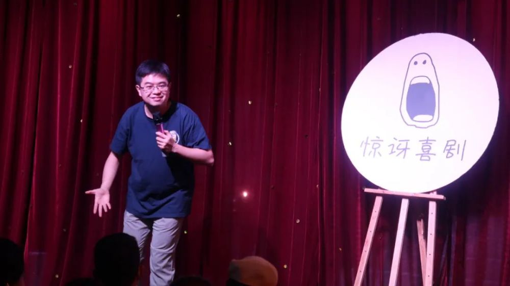 等;国内的电视节目《实话实说《金星秀》等;播客类的如《谐星聊天会