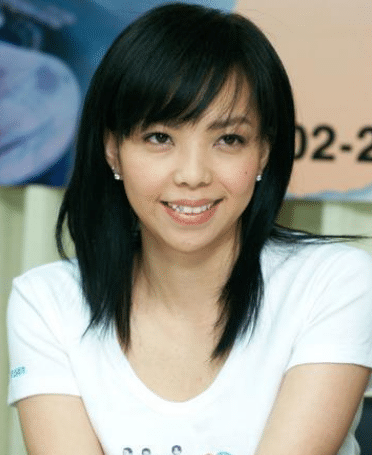 打开腾讯新闻,查看更多图片 >当年的张惠妹也是娱乐圈的人气歌手,年轻