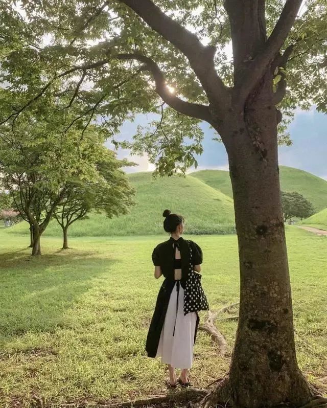 拍照还不知道怎么摆pose?最经典的拍照姿势大全送给你!