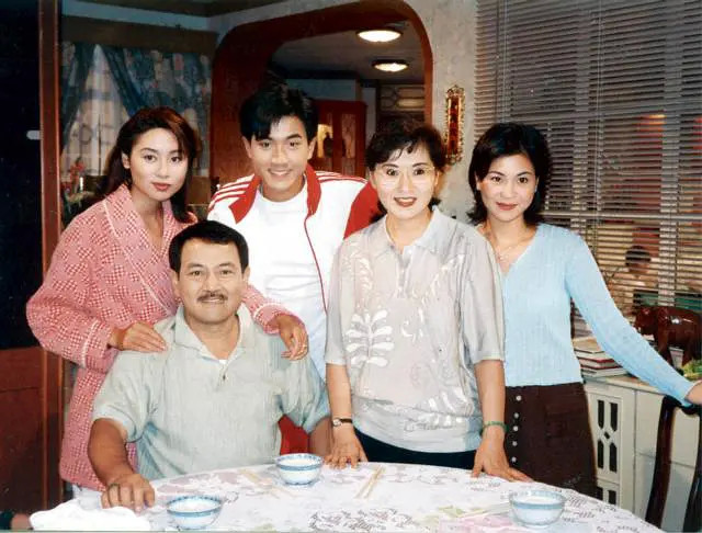 第一任丈夫是一位法医官,两人有一个可爱的女儿,可惜李司棋发现对方