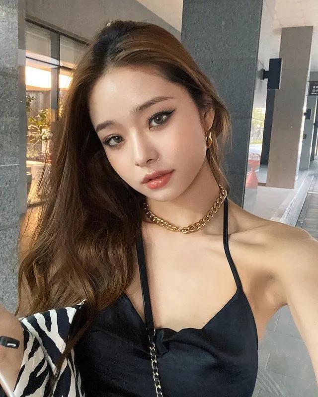 单身即地狱宋智雅素颜变化大整容痕迹重嘴唇外翻旧照曝光好看太多