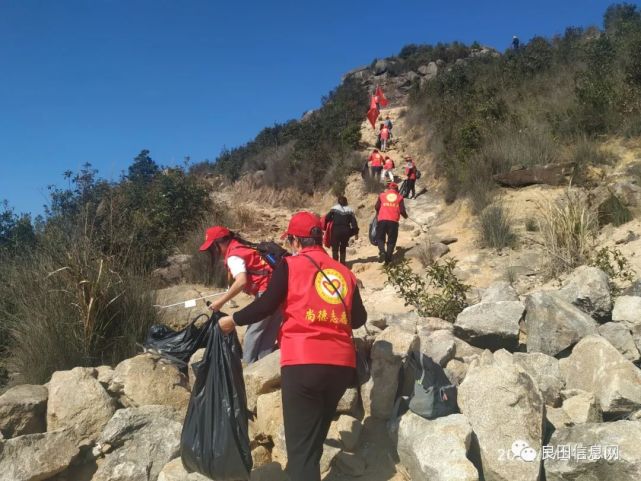 揭西獨山風景區迎來一群紅衣天使,手持工具袋子,讓文明開花