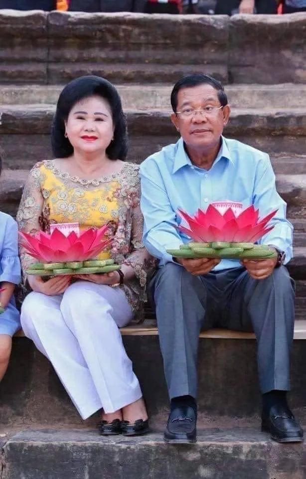 洪森在46年结婚纪念日,回忆与文拉妮战火期间的往事