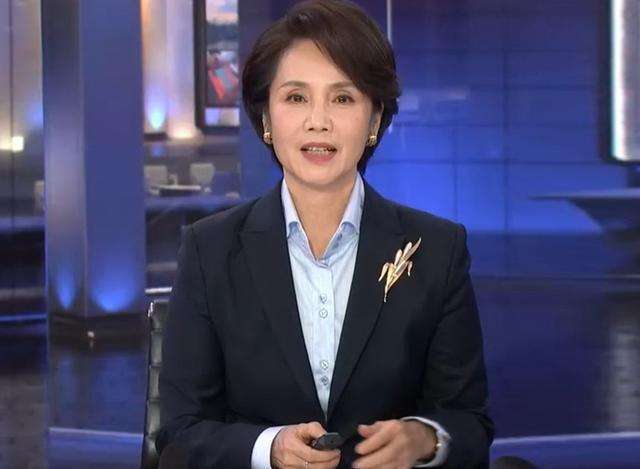 中国新闻首个女主播徐俐29年主持零失误60岁含泪告别央视