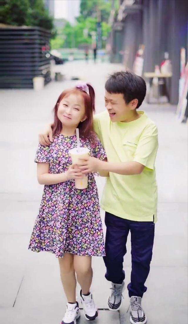 朱洁嫁给身高1米2的袖珍医生坚持不生孩子如今被宠成公主