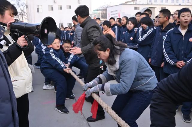 忻州實驗中學初一年級拔河比賽掠影