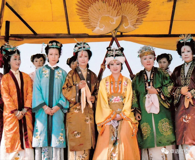 探春远嫁,真是为了和亲吗?不!是用银子换来的婚姻,倾贾府全家之力