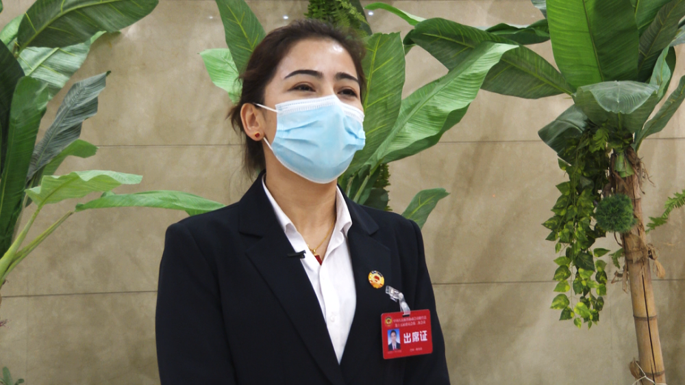 政协委员哈里旦·阿不来提说:"作为共青团界别委员,会后我将认真学习