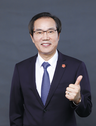 颁奖词:被誉为化纤行业"操盘手"的汪建根,不仅狠抓企业内部管理,还以