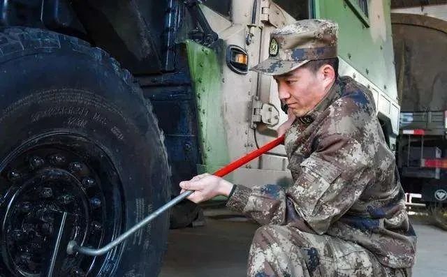 16年的汽车兵退伍前再走川藏线