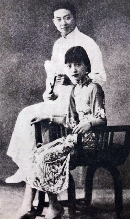 孟小冬旧照的确漂亮与梅兰芳缘分断后嫁杜月笙晚年移居台湾