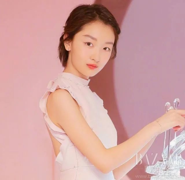 明星头像周冬雨