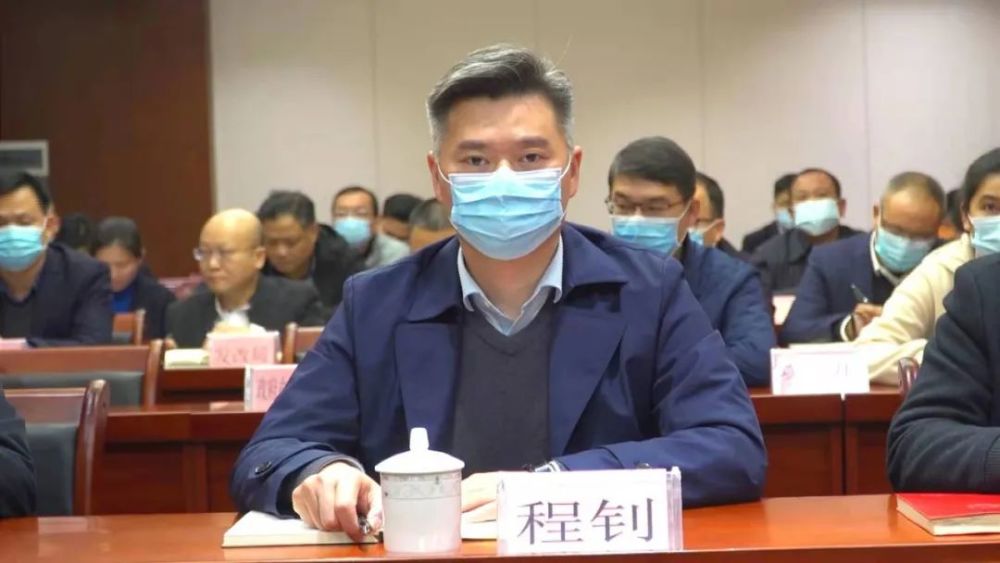 钟山县组织收听收看早抓快干一季度稳中求进开好局暨2022年一季度经济