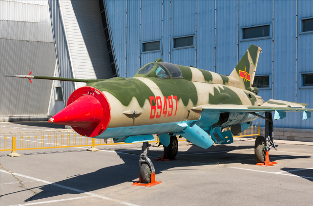 一代名机歼7魔改史:从超七到枭龙再到山鹰,改得米高扬都不认识