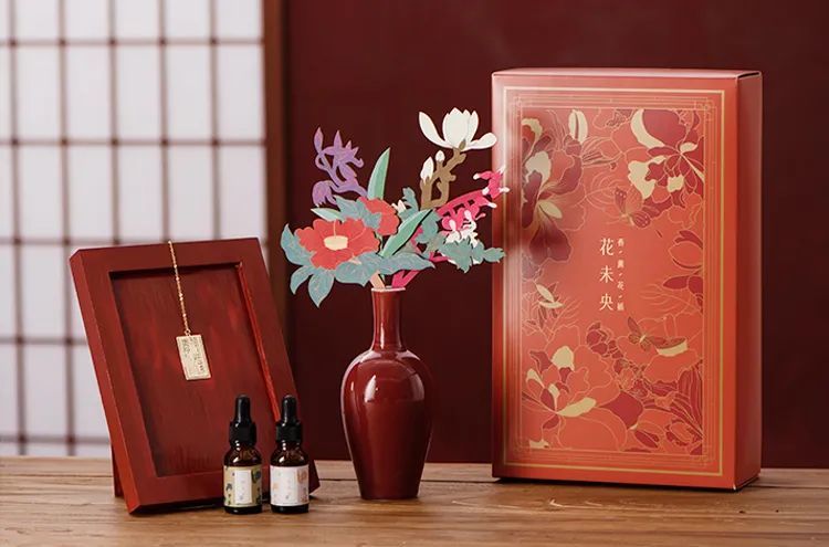 更买鲜花度岁华香风送暖到人家