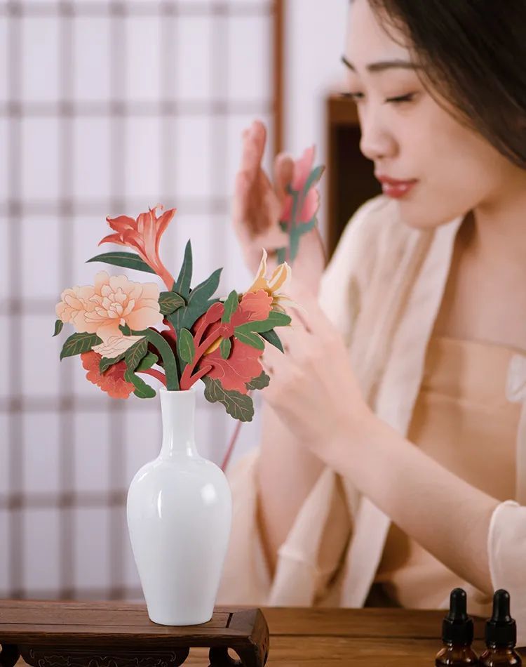 更买鲜花度岁华香风送暖到人家