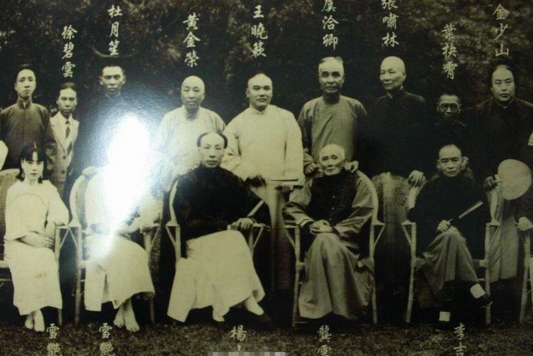 青帮是清末民初最大的帮派,相传其祖师爷在建帮之初特意拟定了辈分,定