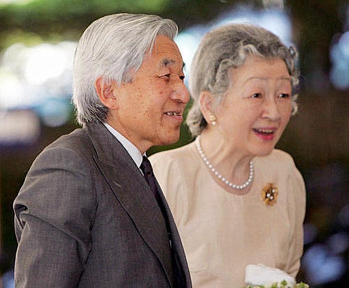 甚至还生出了史上"最漂亮"的公主——佳子内亲王