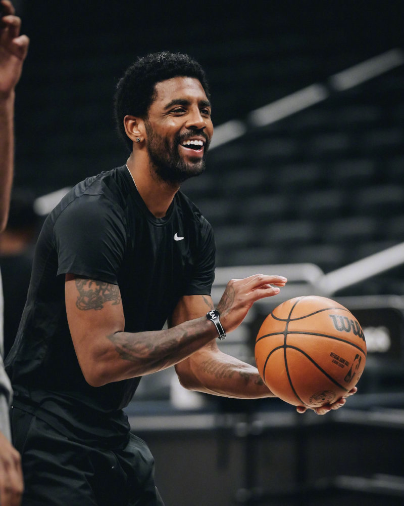 欧文来了赛前热身笑靥如花首秀计划曝光持续高居热搜可见人气