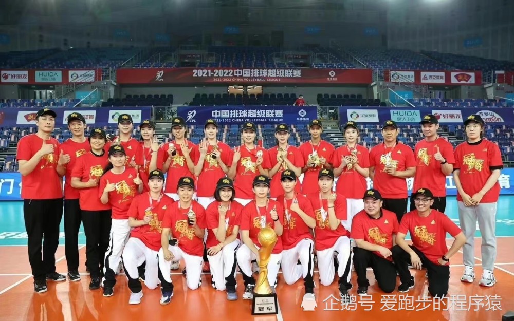 女排联赛在天津的夺冠声中落下帷幕，刘晏含站在了C位，心情大好。