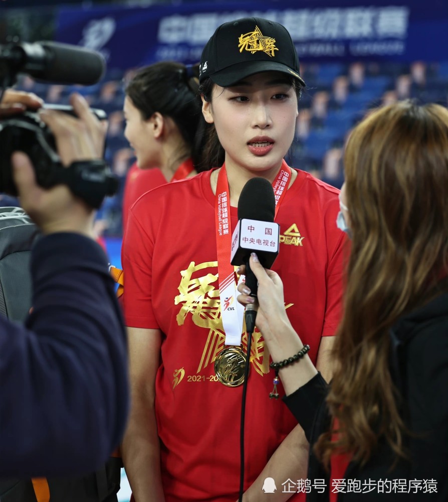 刘晏含深夜晒夺冠,站c位心情大好,决赛凸显个人价值_腾讯新闻