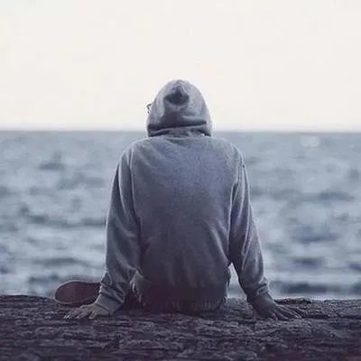 男生背影微信头像