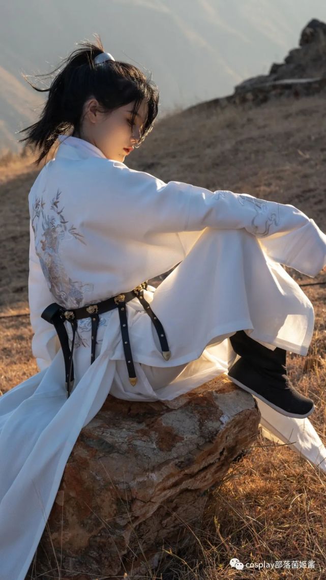 cos:落日余晖下的女侠真的好帅@茗音