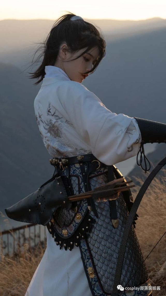 cos:落日余晖下的女侠真的好帅@茗音