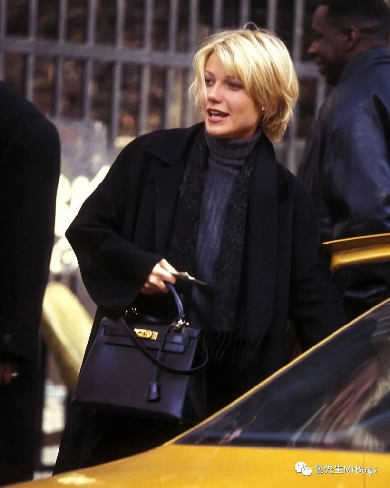 了几分精致感,特别迷人~其实现在kelly在颜色和皮质上的选择有很多,但