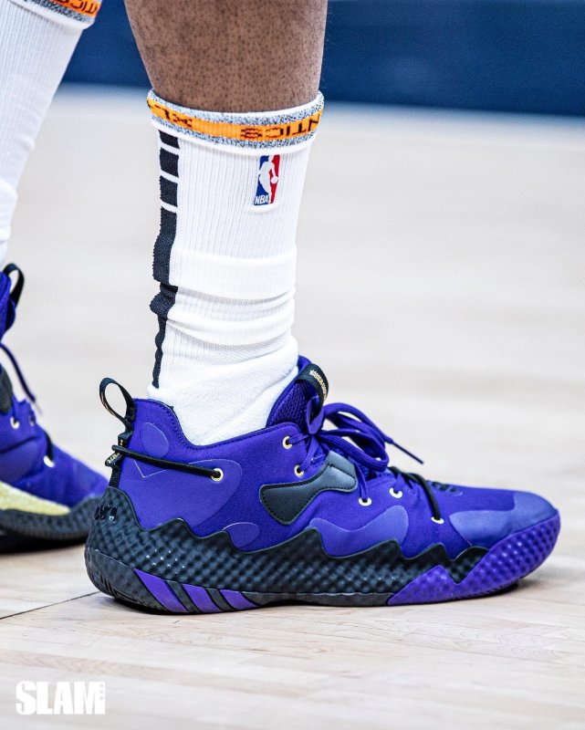 看看哈登新战靴hardenvol6