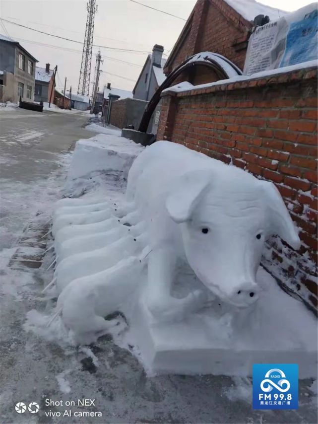 熊等雕塑,想着马上过年了,又是迎接北京冬奥会,就想着做更新颖的雪雕