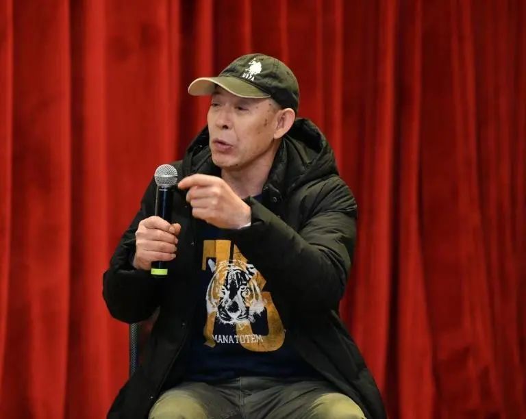 主演著名演员毕远晋"如何诠释男主角"老张"这样一个外冷内热的"非典型