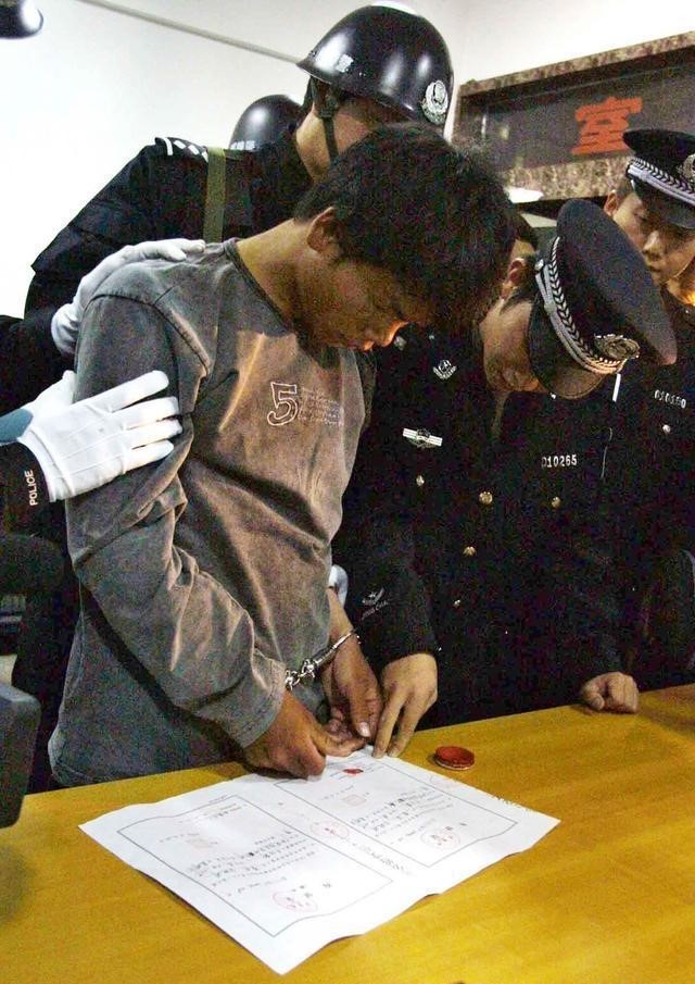 他连杀4人,藏尸衣柜|宿舍|唐学李|邵瑞杰|云南大学|龚博|马加爵事件