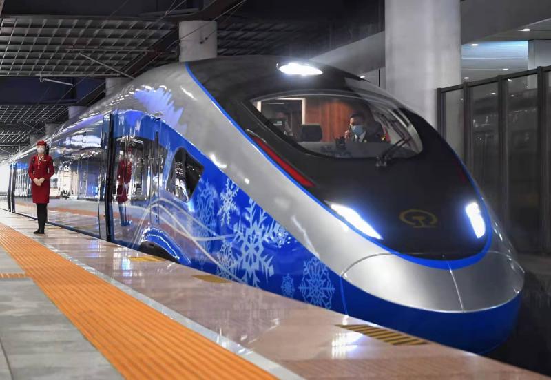 瑞雪迎春新型奥运版复兴号智能动车组今天上线运行